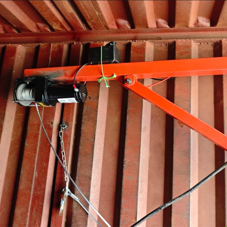 Como o guincho elétrico realiza a elevação em ambientes de espaço confinado?